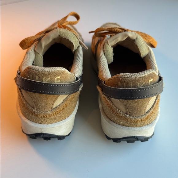 Nike Waffle Debut Running Shoes
DH9523-100 Women's Sz 8.5 - Picture 3 of 8